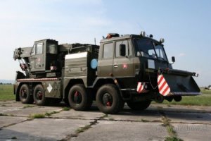 ŽERIAVOVÉ A VYSLOBODZOVACIE VOZIDLO AV-15